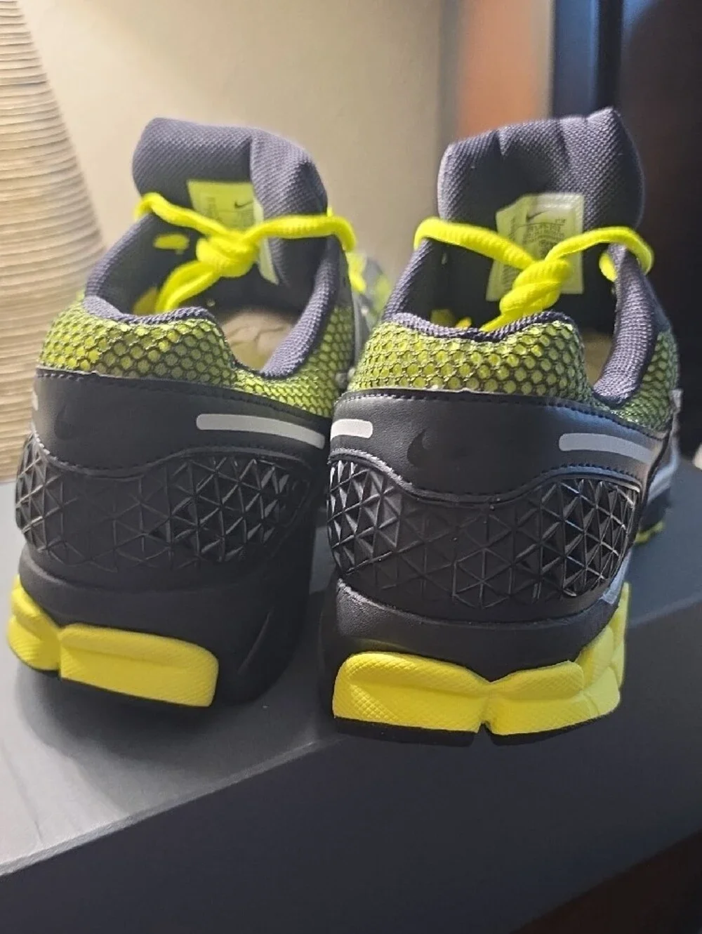 Nike Vomero 5 Men's  Black and Neon  Mesh Sneakers Size 10
